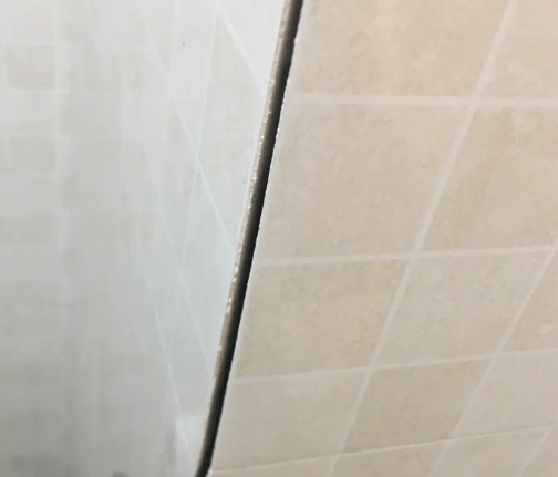 邢台市瓷砖空鼓维修公司分享阳台瓷砖脱落的修复过程可以分为以下几个步骤